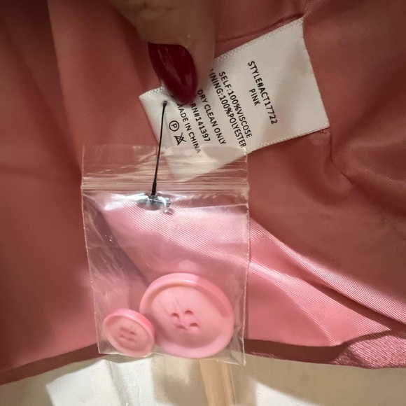 ASTR The Label Women's Pink Kimia Oversized Satin Blazer, Medium NWOT - Picture 7 of 9